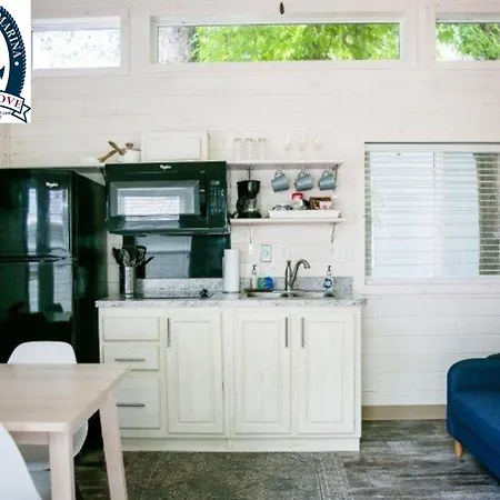 Long Cove Resort And Marina Charlotte Room photo