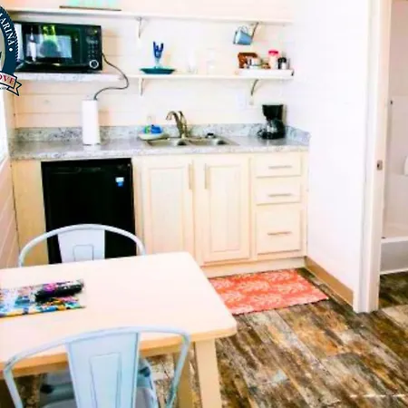 Long Cove Resort And Marina Charlotte Room photo