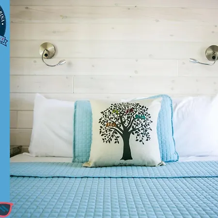 Long Cove Resort And Marina Charlotte Room photo