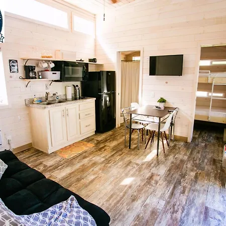 Long Cove Resort And Marina Charlotte Room photo